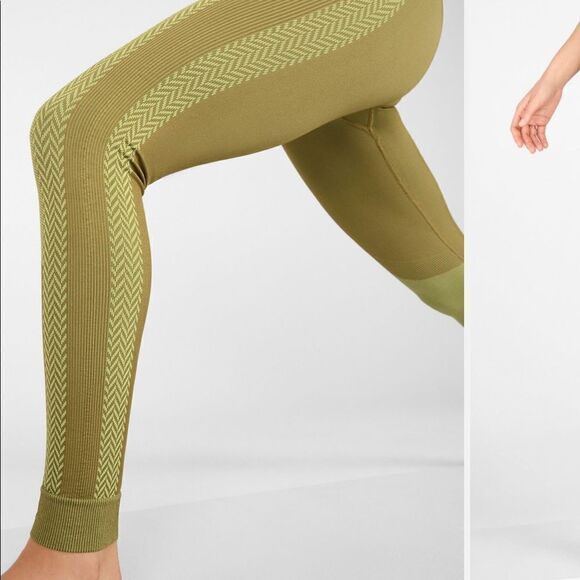 Fabletics Seamless High Waist Check Legging in Green - Picture 3 of 9
